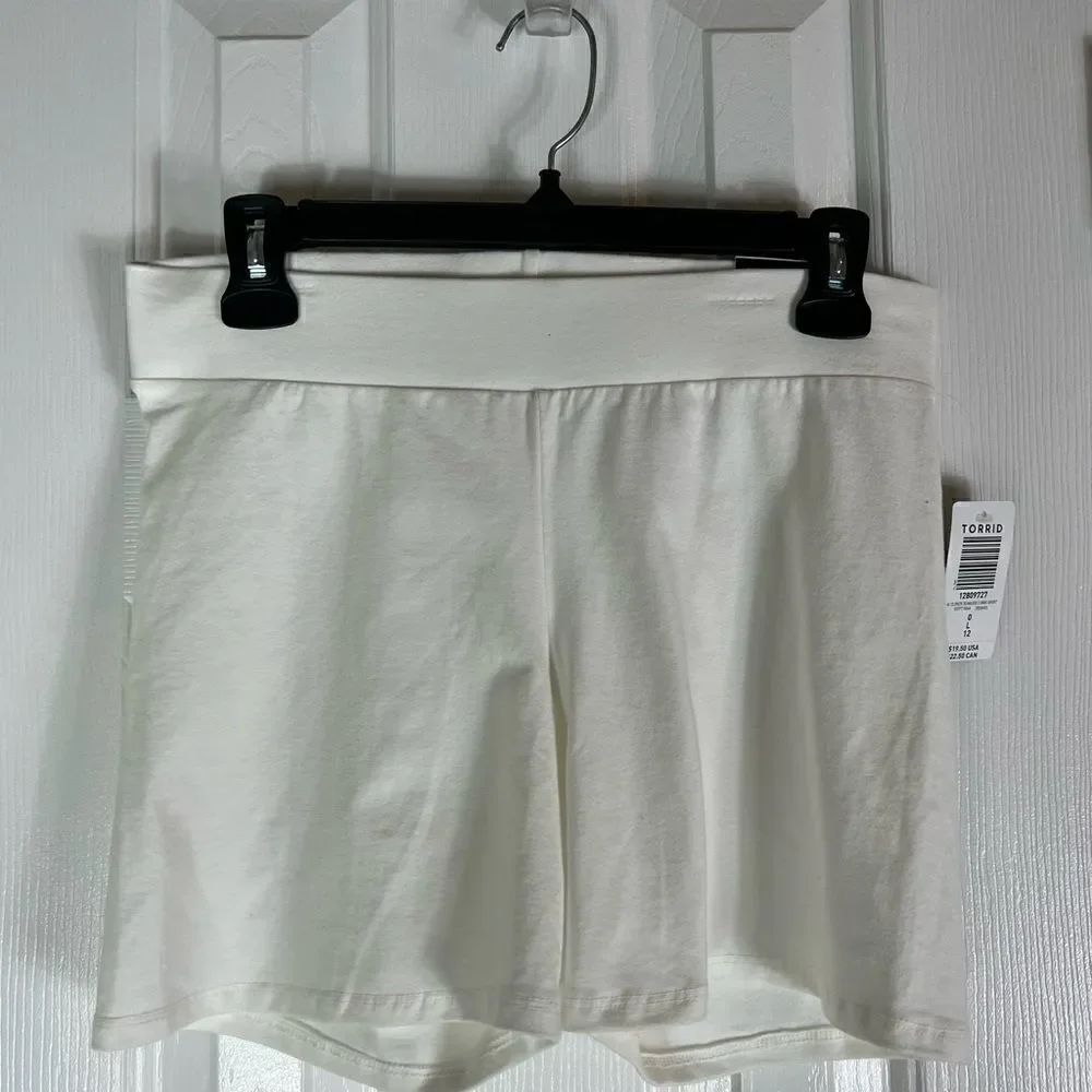 NWT Torrid Womens White Shorts Size 0